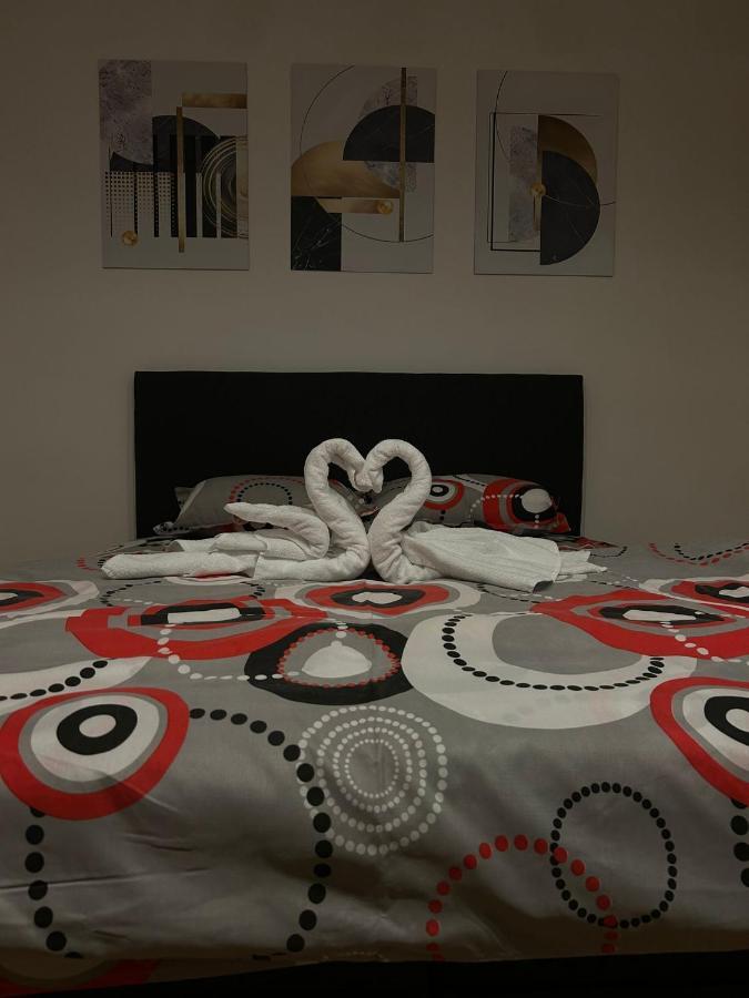 Butterfly Apartment *